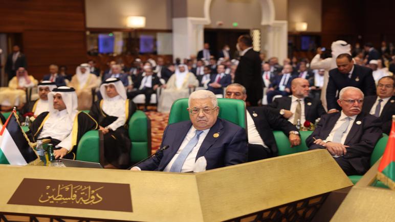الرئيس محمود عباس يشرف على وضع حجر أساس بناء “اقامة دولة فلسطين” بالجزائر