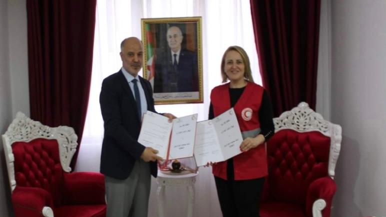 توقيع إتفاقية تعاون بين الهلال الأحمر الجزائري و اتحاد جمعيات الجزائيين الإيطالية.