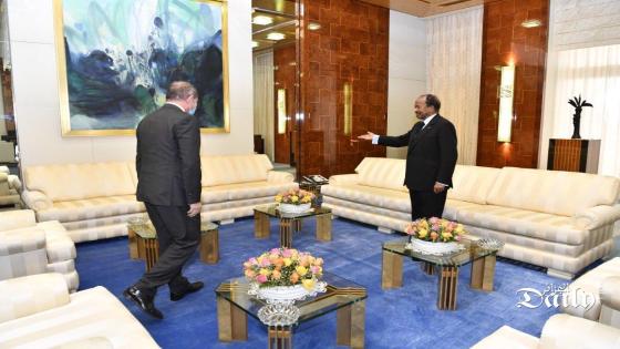بوقادوم يبحث سبل التعاون الثنائي مع الرئيس الكاميروني
