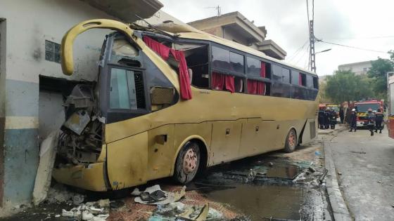 أم البواقي: إصطدام حافلة لنقل المسافرين بمنزل أرضي يُخلّف 16 جريحا