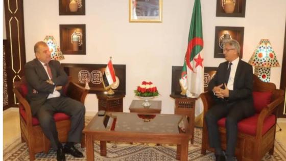 وزير السياحة يستقبل السفير المصري في الجزائر