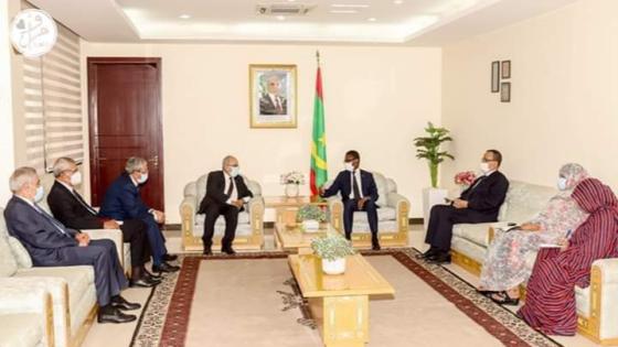 لعمامرة يبحث سبل التعاون مع الوزير الأول الموريتاني و عدد من المسؤولين