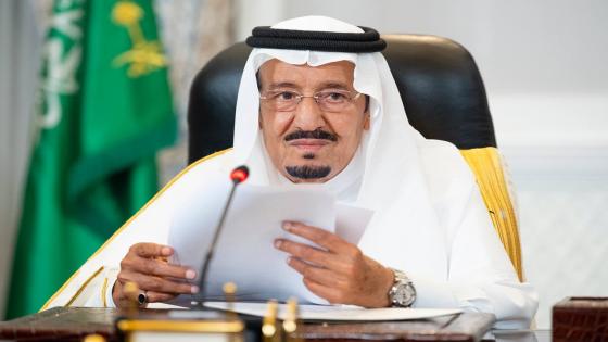 الملك سلمان بن عبد العزيز يعزي رئيس الجمهورية في وفاة عبد القادر بن صالح