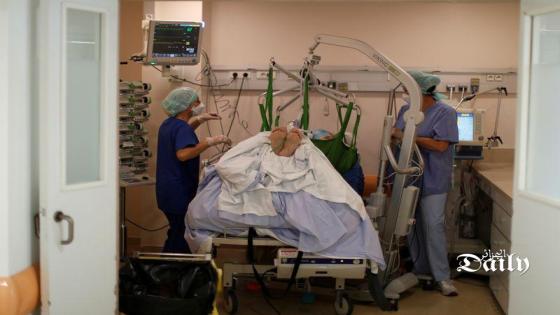 مريض يرقد في غرفة للرعاية المركزة في احدى مستشفيات مرسيليا في صورة بتاريخ 21 سبتمبر ايلول 2020. تصوير: ايريك جايار - رويترز.