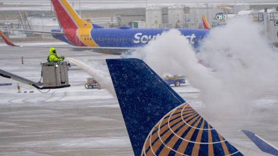 شركات طيران تلغي آلاف الرحلات بأمريكا بسبب العواصف الشتوية العاتية