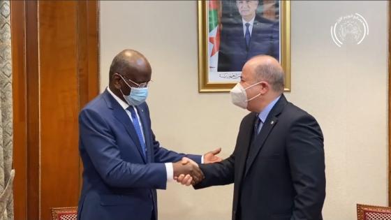 الوزير الأول يستعرض نتائج الدورة الأولى للجنة الحدودية الثنائية الجزائرية-الموريتانية مع وزير الداخلية الموريتاني