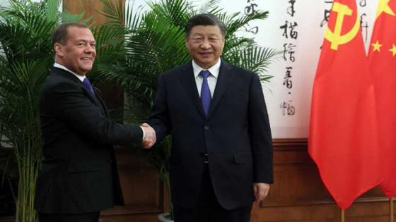 الرئيس الصيني ومدفيديف يناقشان في بكين الوضع الأوكراني