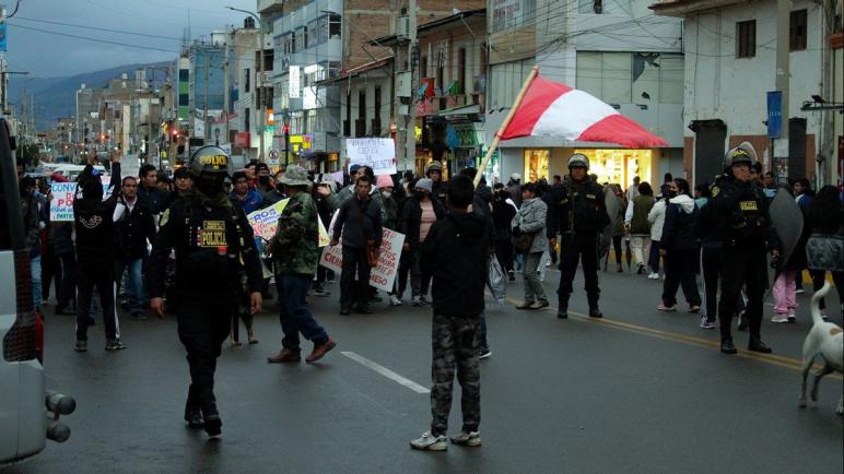 مقتل 12 على الأقل في احتجاجات مناهضة للحكومة جنوب بيرو