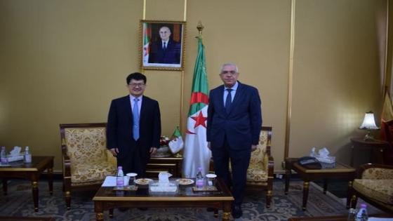 وزير العدل يستقبل سفير جمهورية الصين الشعبية بالجزائر
