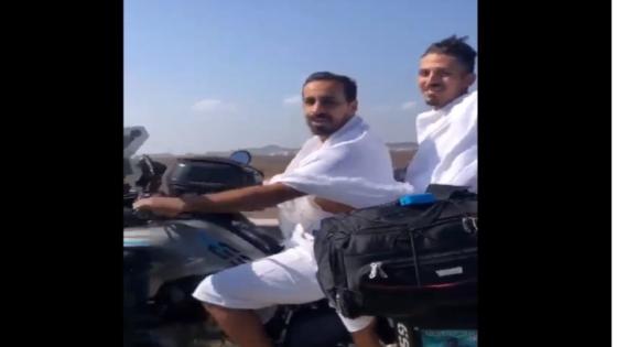 فيديو: رحلة استغرقت 50 يوماً.. جزائريان يصلان مكة على دراجة نارية!