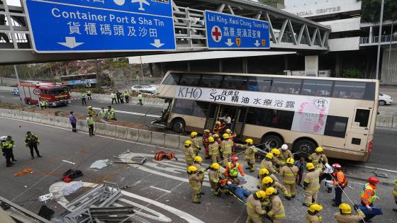 عشرات المصابين إثر اصطدام حافلات بشاحنة في هونغ كونغ