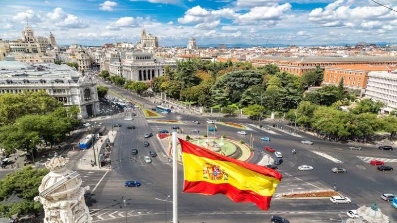 اسبانيا تهاجم اقتراح بروكسل بتحديد سقف سعر الغاز