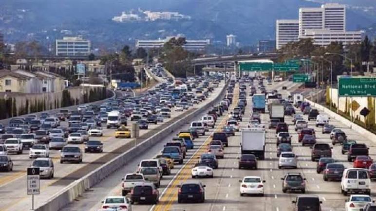 كاليفورنيا الأمريكية تحظر بيع السيارات العاملة بالوقود