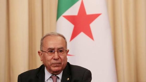 وزير الخارجية الجزائري يبعث برسالة تهنئة لنظيره الإيراني