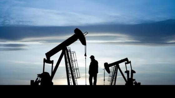بعد انهيار الجمعة الكبير … أسعار النفط تعاود الارتفاع
