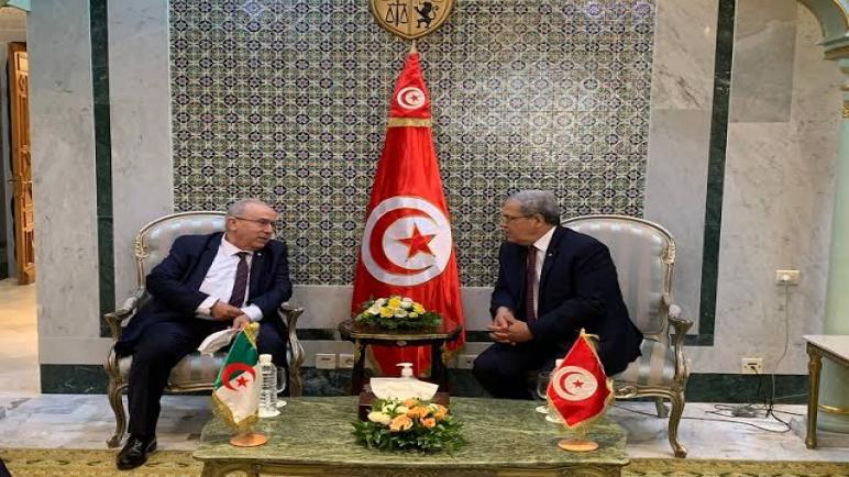 لعمامرة يتباحث الاستحقاقات الثنائية مع نظيره التونسي