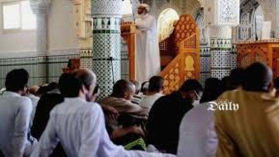 الأئمة يطالبون بفتح المساجد لأداء صلاة الجمعة