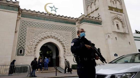 فرنسا تعتزم إغلاق 6 مساجد