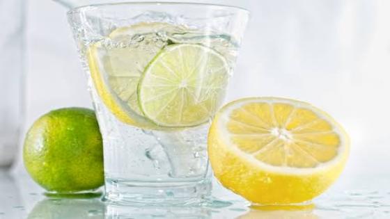 فوائد مشروب ماء الليمون .. خرافة أم حقيقة ؟!