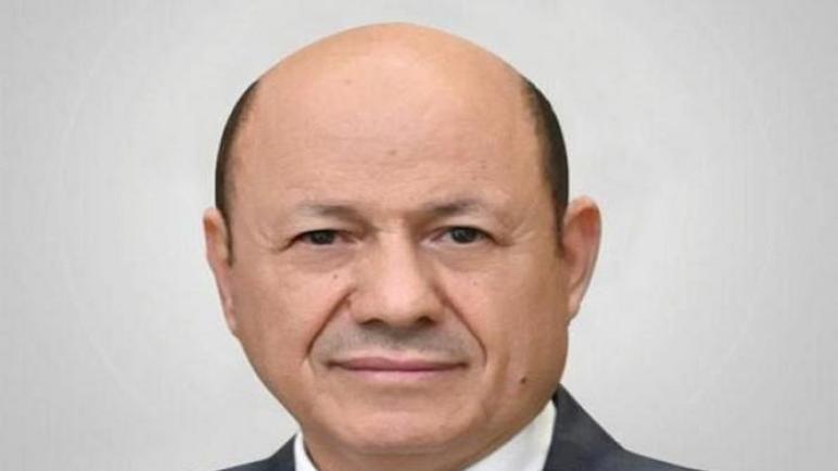 رئيس مجلس القيادة الرئاسي اليمني يهنىء القيادة الجزائرية بنجاح القمة العربية