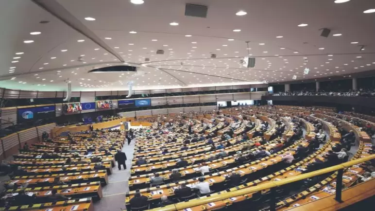 صحيفة لومانيتي الفرنسية تفضح تورط المخزن في قضية فساد البرلمان الأوروبي