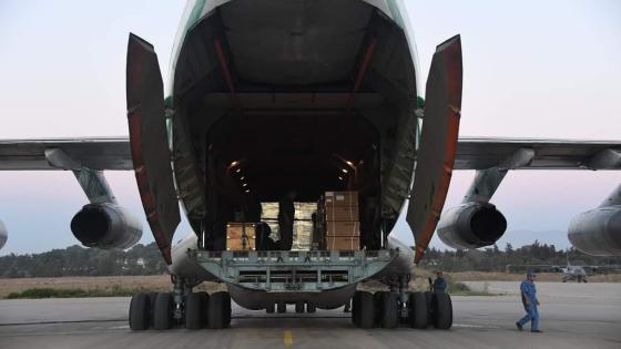 وصول شحنة تضم مليوني جرعة لقاح لمطار بوفاريك من الصين