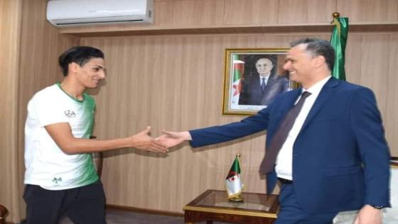 وزير الشباب و يستقبل الملاكمة إيمان خليف