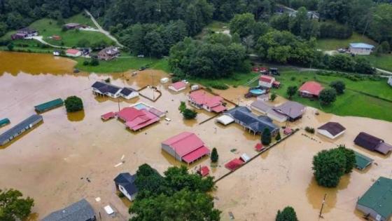 مصرع 8 أشخاص على الأقل بسبب فيضانات “مدمرة” في ولاية كنتاكي الأمريكية