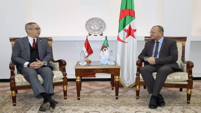 وزير الأشغال العمومية يستقبل سفير أندونيسيا بالجزائر