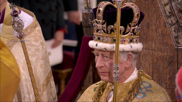 الملك تشارلز الثالث يتوج رسميا ملكا لبريطانيا