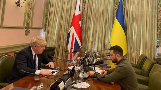 رئيس الوزراء البريطاني يلتقي زيلينسكي في كييف