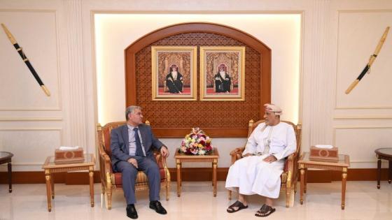 سفير الجزائر في سلطنة عمان يلتقي نائب رئيس الوزراء العماني.
