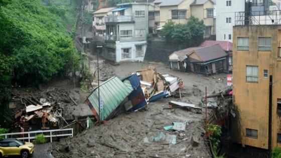 اليابان: السلطات تواصل عملية البحث عن ناجين جراء انزلاق للتربة أدى لجرف منازل